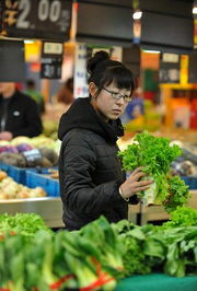 商务部数据显示 食用农产品价格连续六周回落，市场供需趋稳